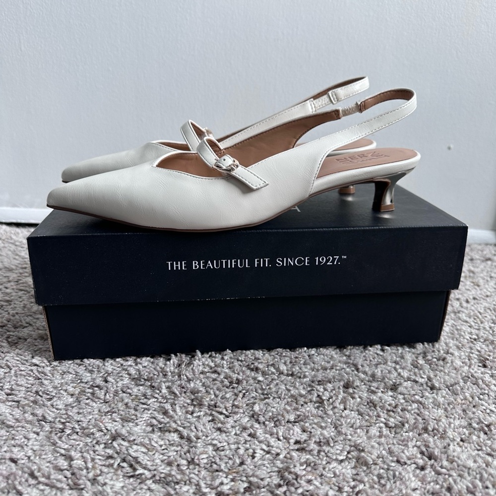 Naturalizer
Grayson Mary Jane Slingback - Picture 3 of 7